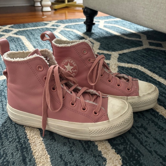 Converse Chuck Taylor Lift Hi Leather Sneakers with Borg Lining in Pink - Picture 2 of 4